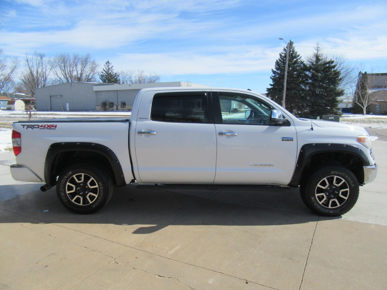 Toyota Tundra Limited 5.7L FFV CrewMax 4WD 2017