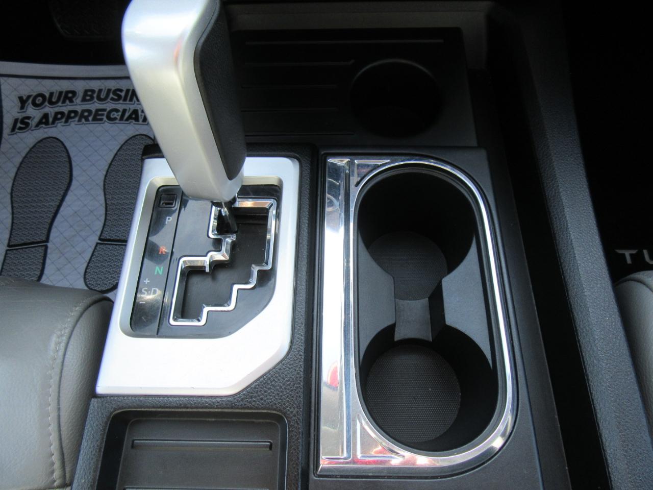 Toyota Tundra Limited 5.7L FFV CrewMax 4WD 2017