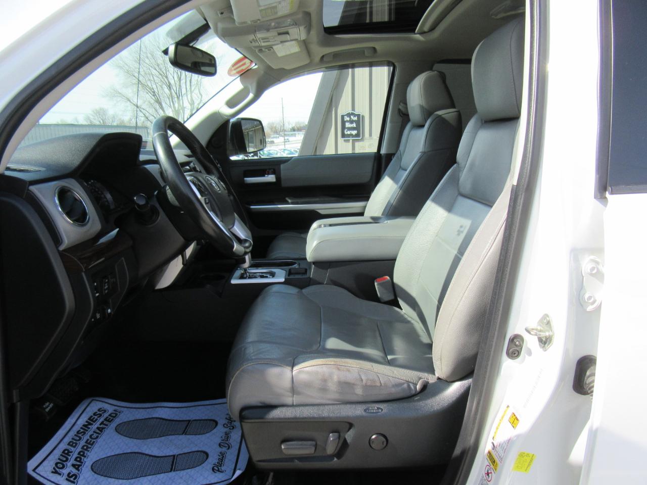 Toyota Tundra Limited 5.7L FFV CrewMax 4WD 2017