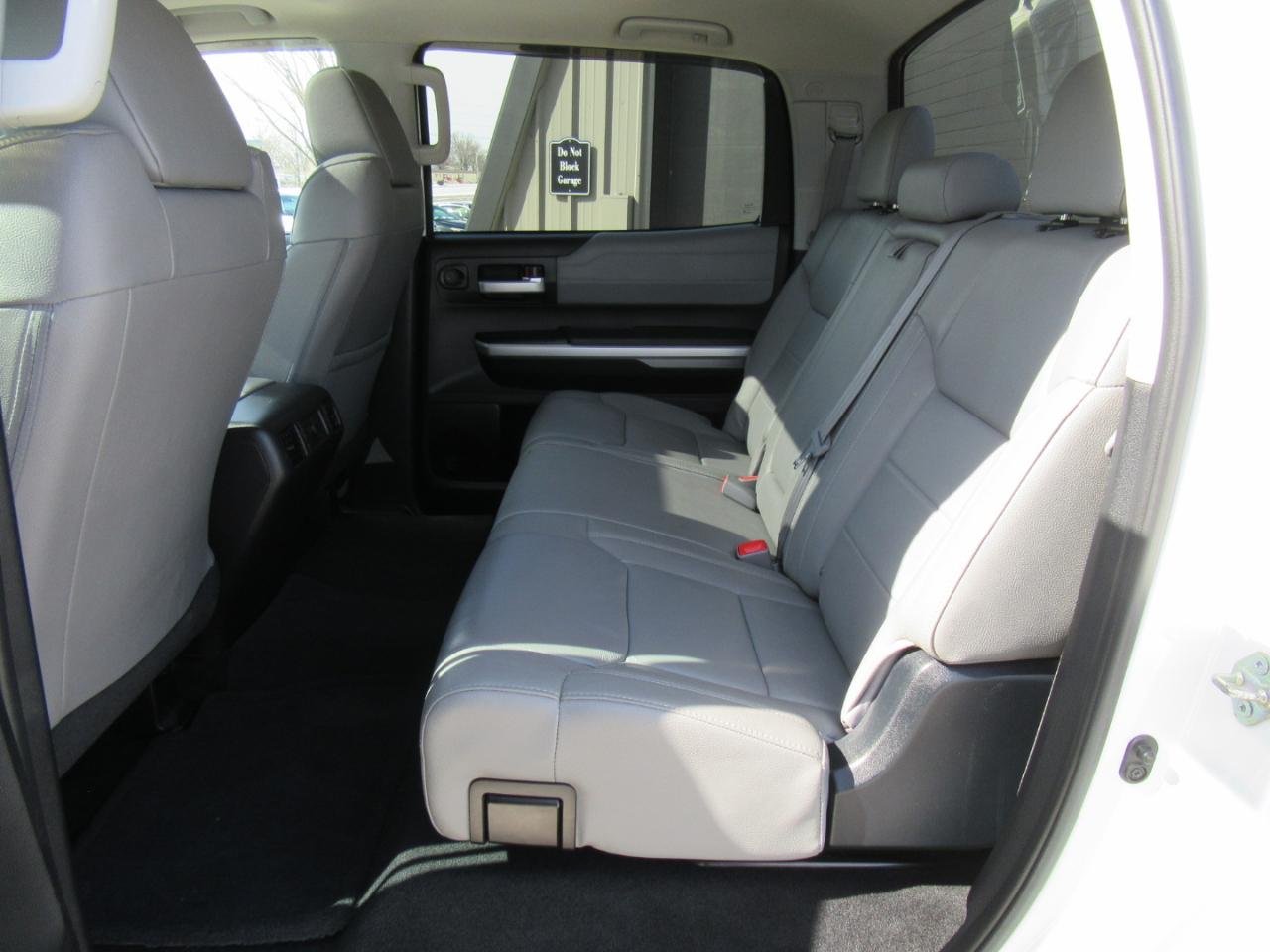 Toyota Tundra Limited 5.7L FFV CrewMax 4WD 2017