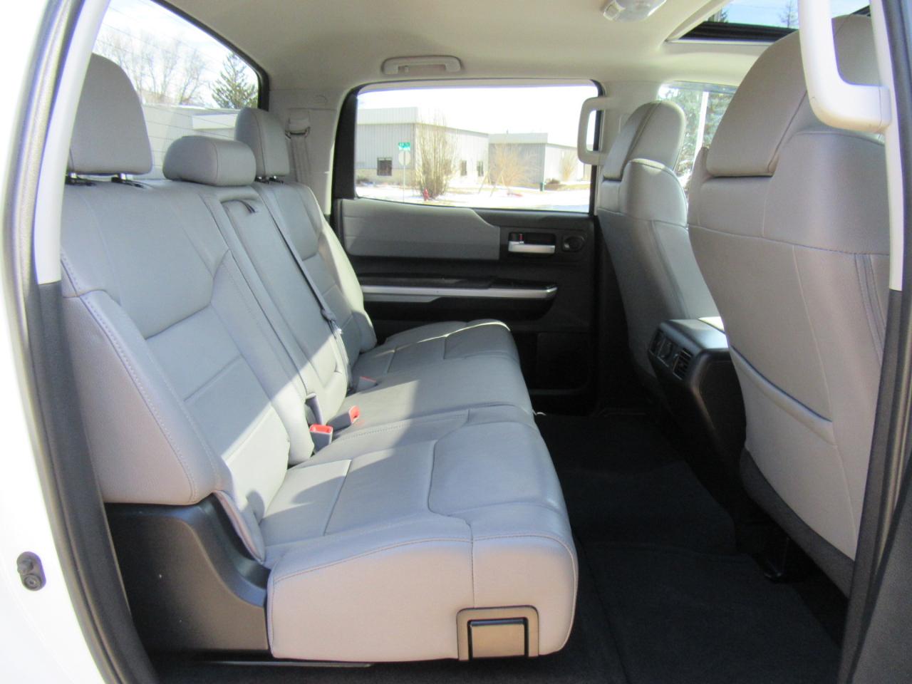 Toyota Tundra Limited 5.7L FFV CrewMax 4WD 2017