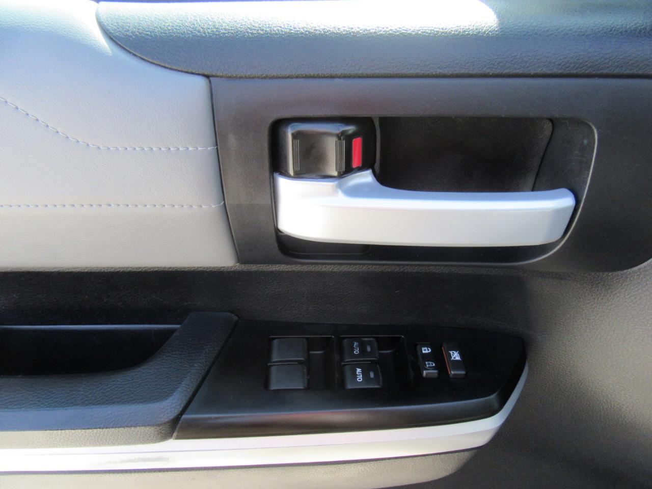 Toyota Tundra Limited 5.7L FFV CrewMax 4WD 2017