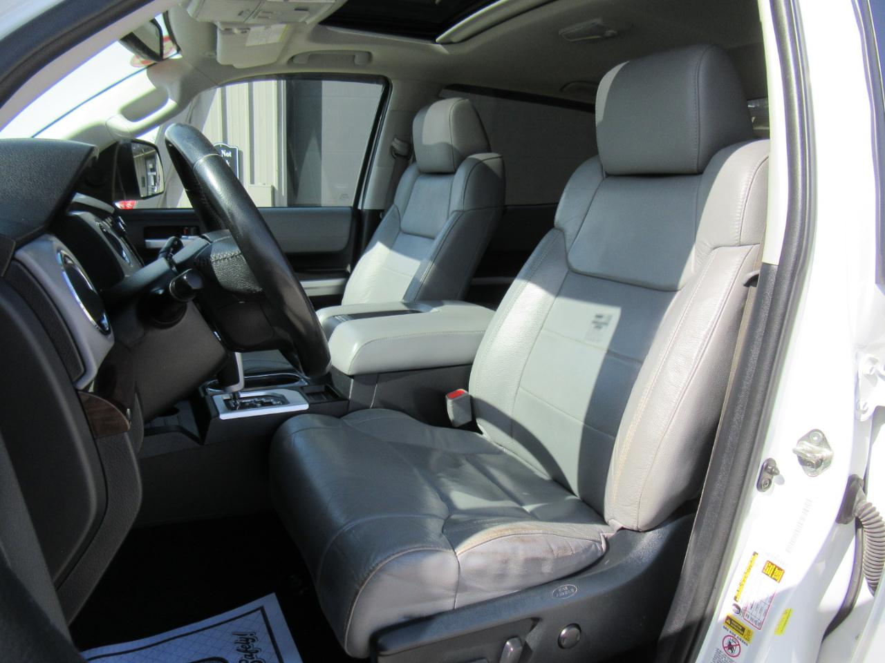 Toyota Tundra Limited 5.7L FFV CrewMax 4WD 2017