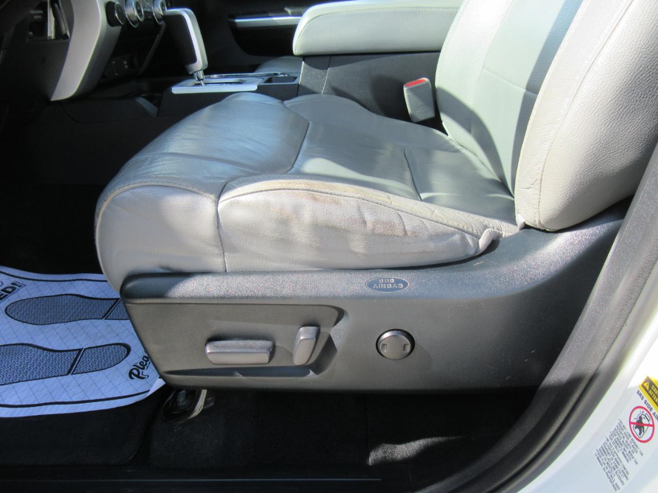 Toyota Tundra Limited 5.7L FFV CrewMax 4WD 2017