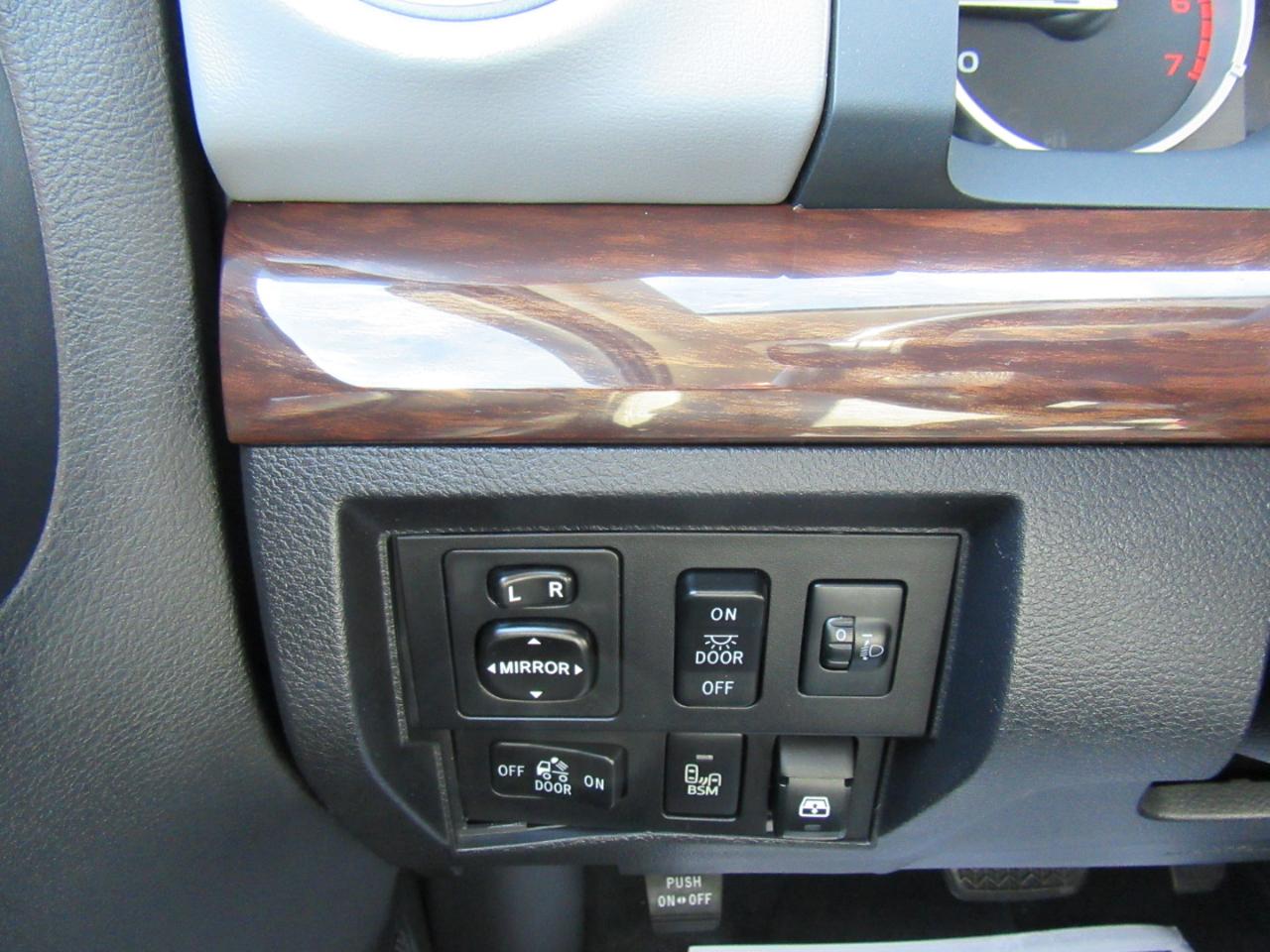 Toyota Tundra Limited 5.7L FFV CrewMax 4WD 2017