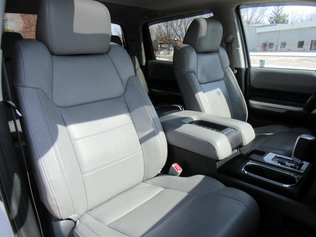 Toyota Tundra Limited 5.7L FFV CrewMax 4WD 2017