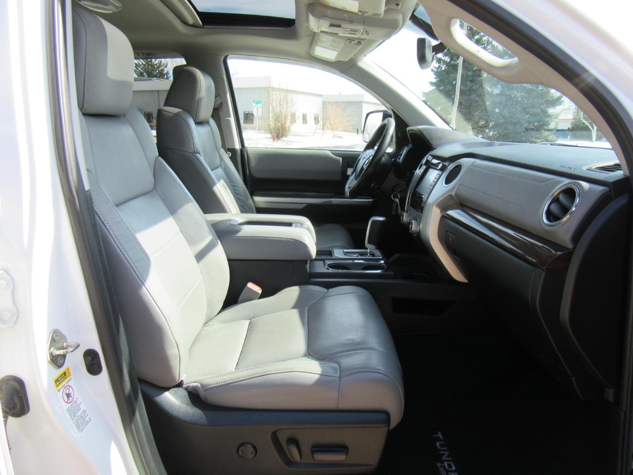 Toyota Tundra Limited 5.7L FFV CrewMax 4WD 2017