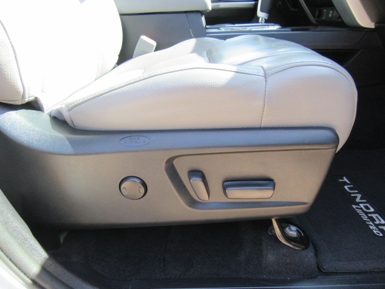 Toyota Tundra Limited 5.7L FFV CrewMax 4WD 2017