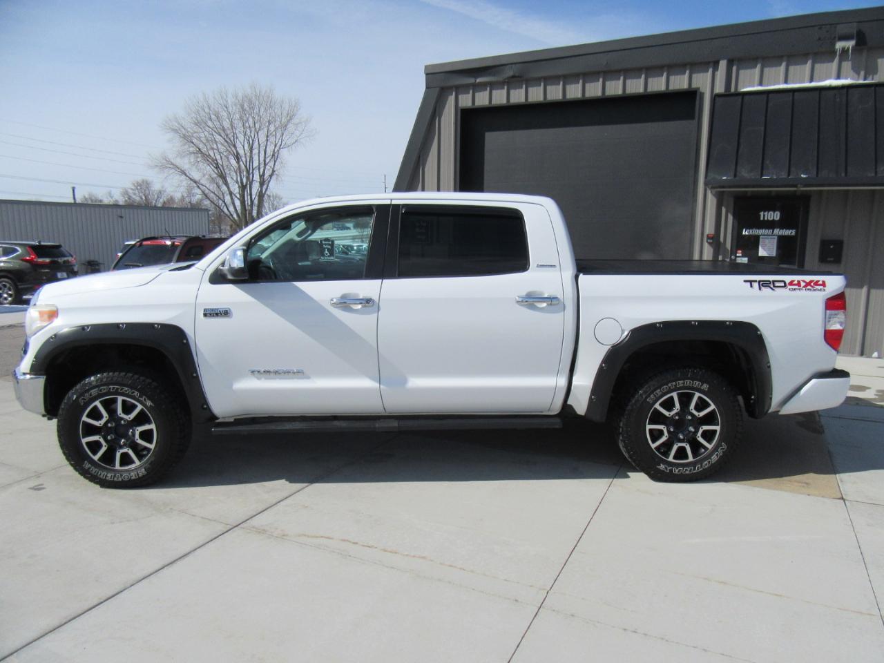 Toyota Tundra Limited 5.7L FFV CrewMax 4WD 2017