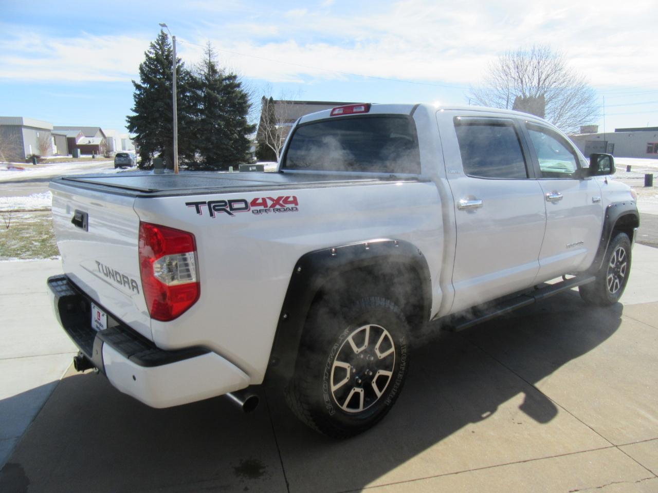 Toyota Tundra Limited 5.7L FFV CrewMax 4WD 2017