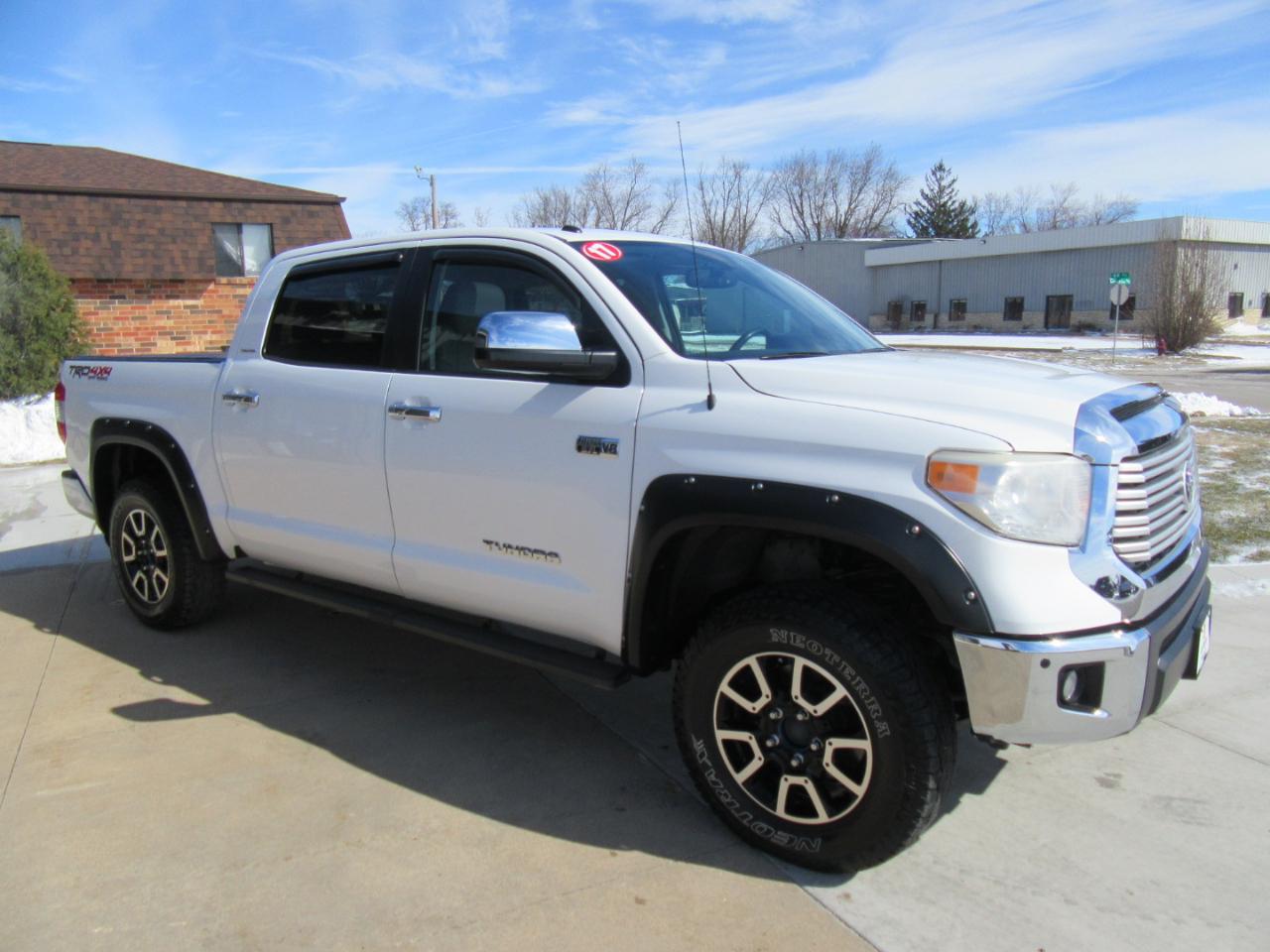 Toyota Tundra Limited 5.7L FFV CrewMax 4WD 2017