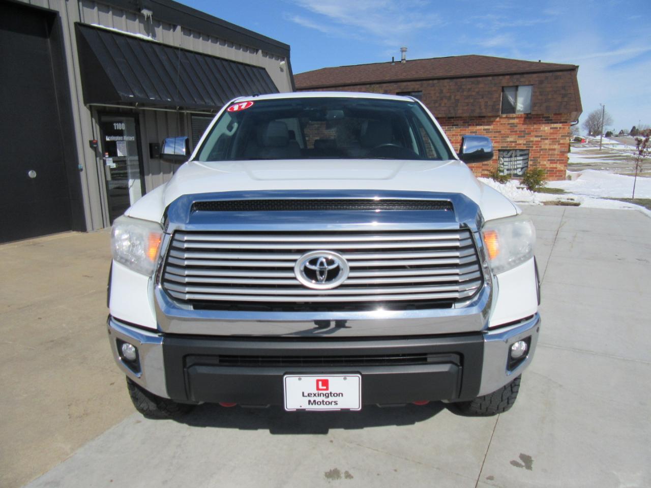 Toyota Tundra Limited 5.7L FFV CrewMax 4WD 2017
