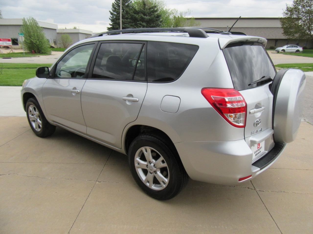 Toyota RAV4 Base 2011