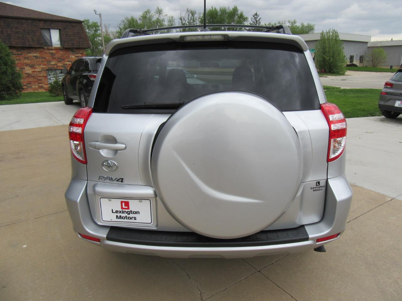 Toyota RAV4 Base 2011