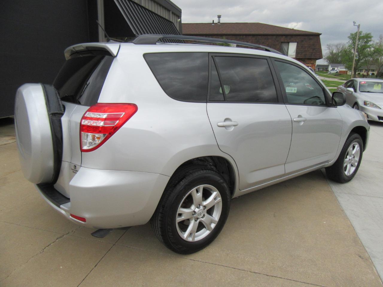 Toyota RAV4 Base 2011