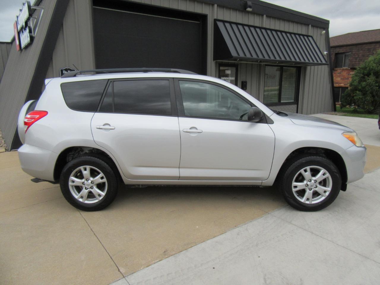 Toyota RAV4 Base 2011