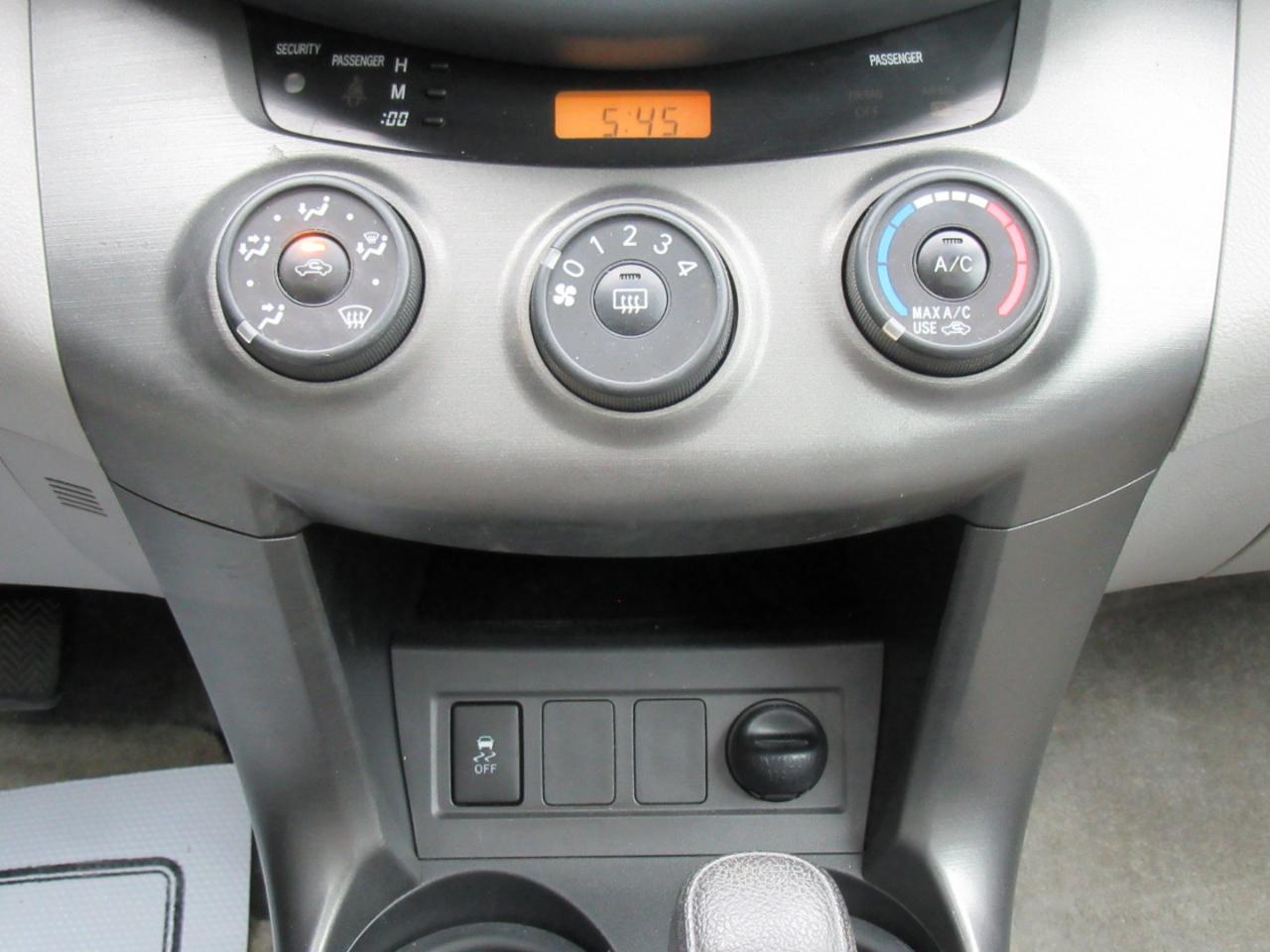 Toyota RAV4 Base 2011