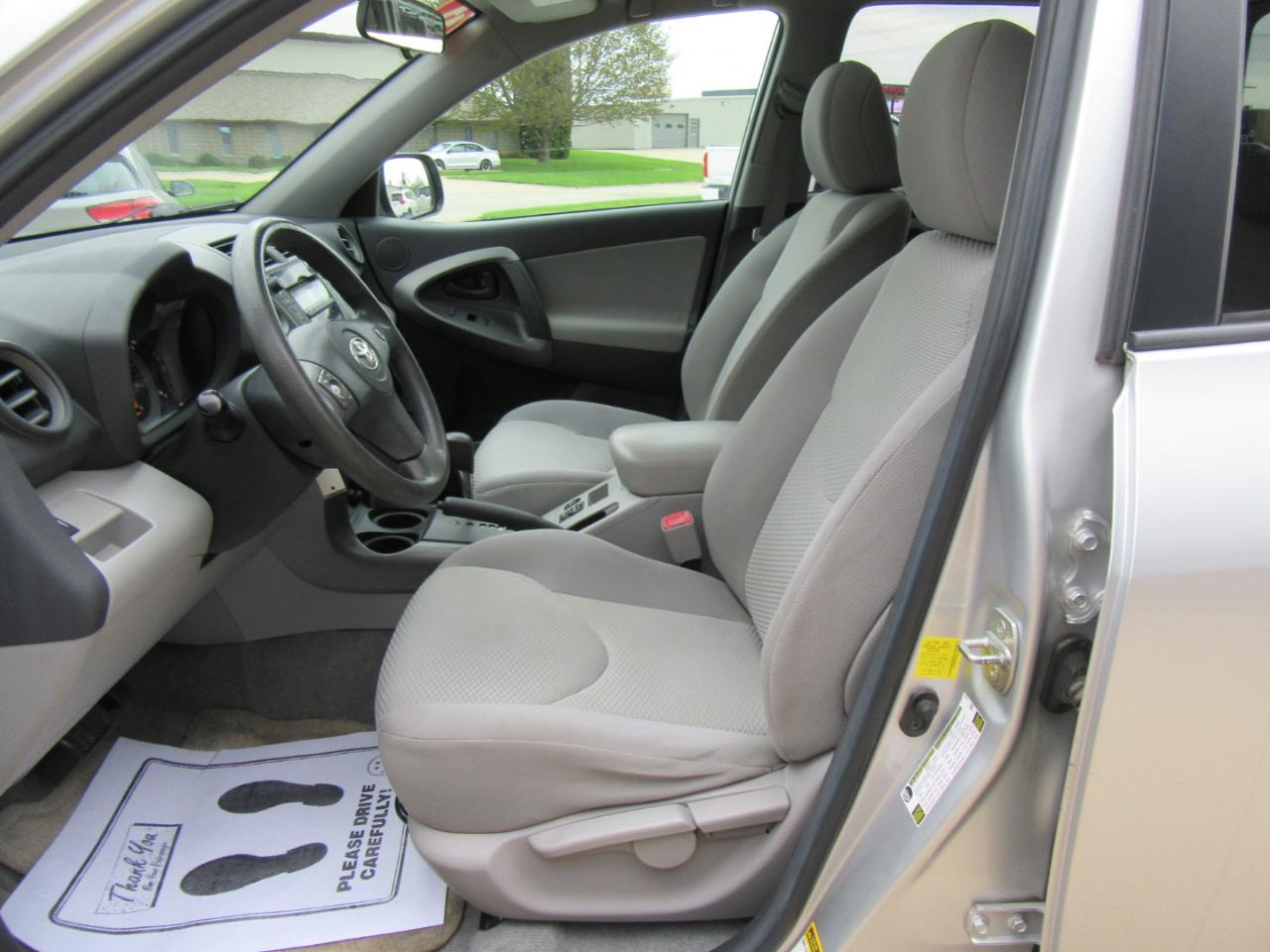 Toyota RAV4 Base 2011