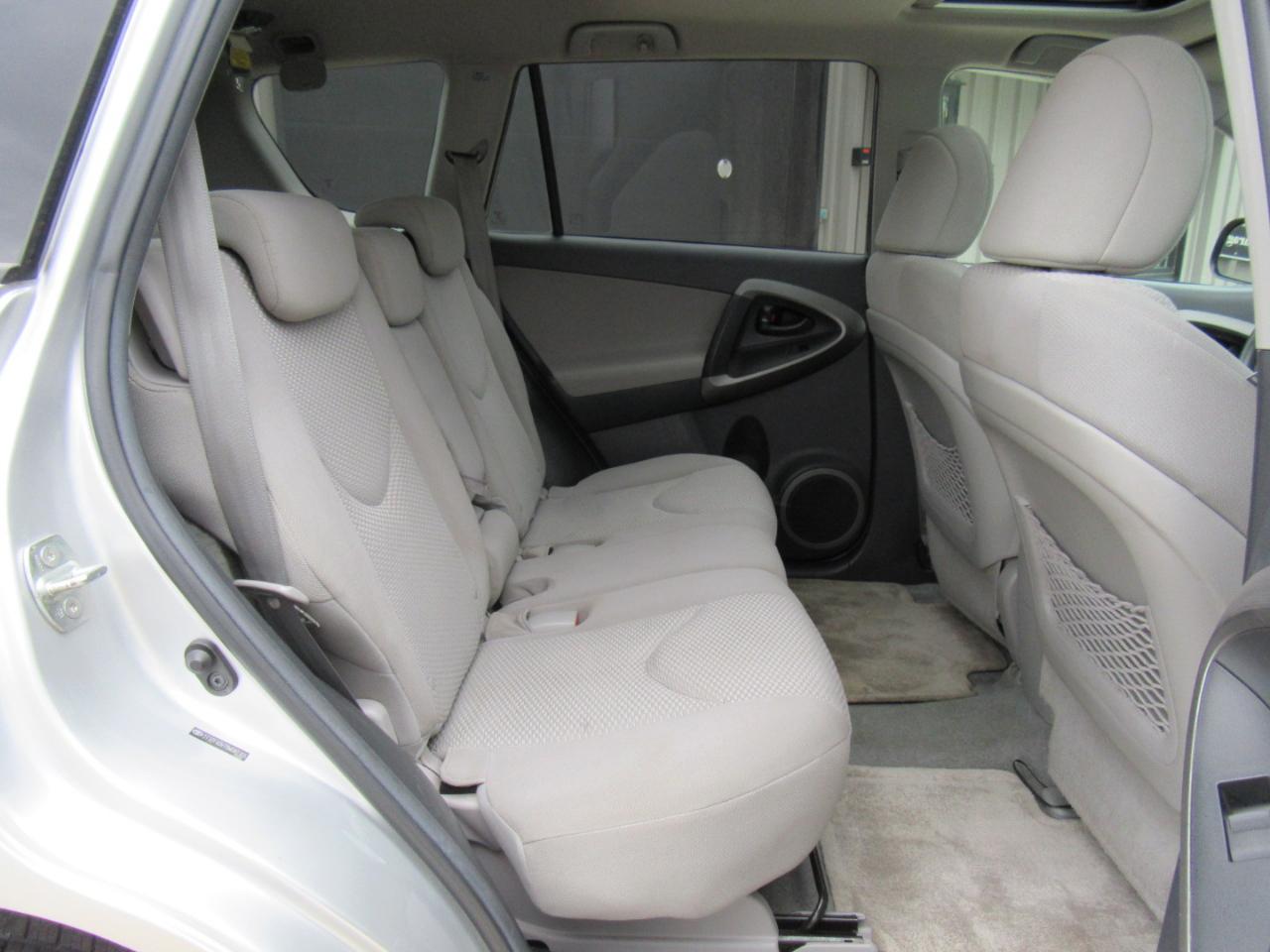 Toyota RAV4 Base 2011