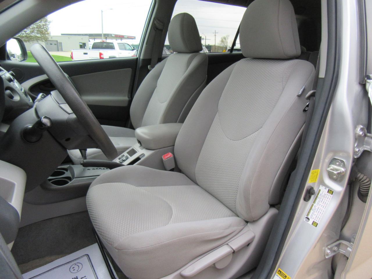 Toyota RAV4 Base 2011