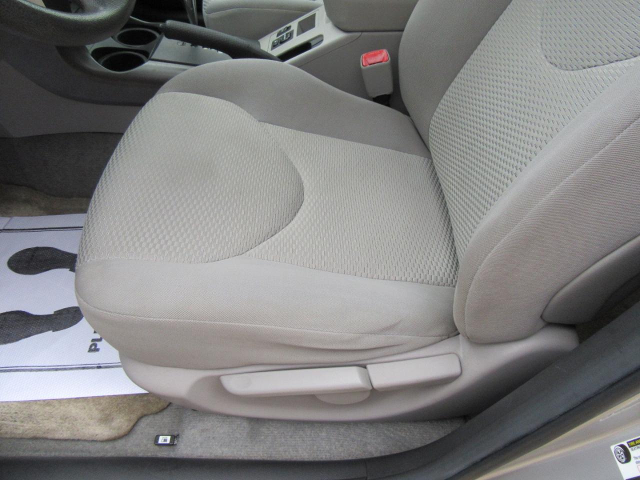 Toyota RAV4 Base 2011