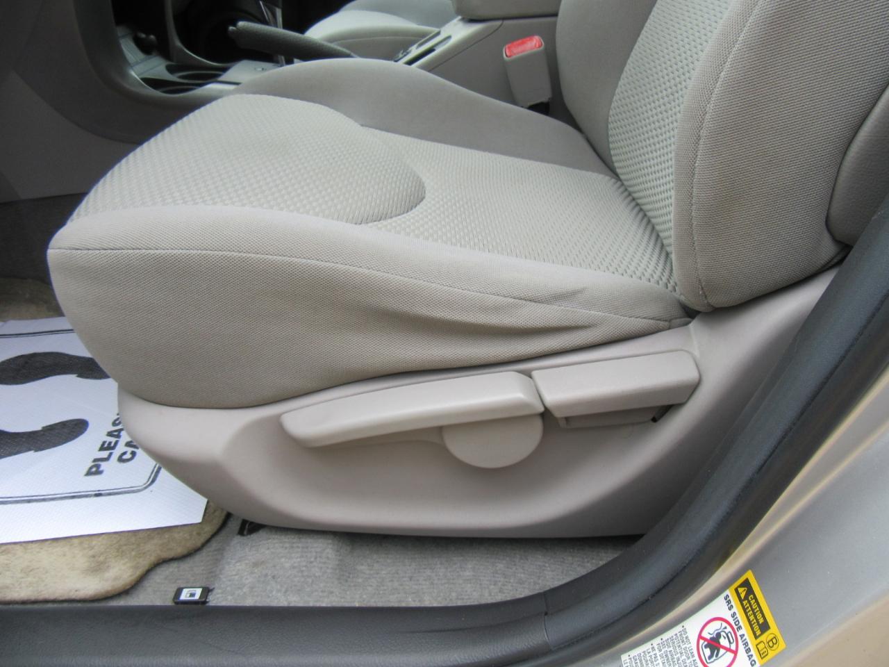 Toyota RAV4 Base 2011