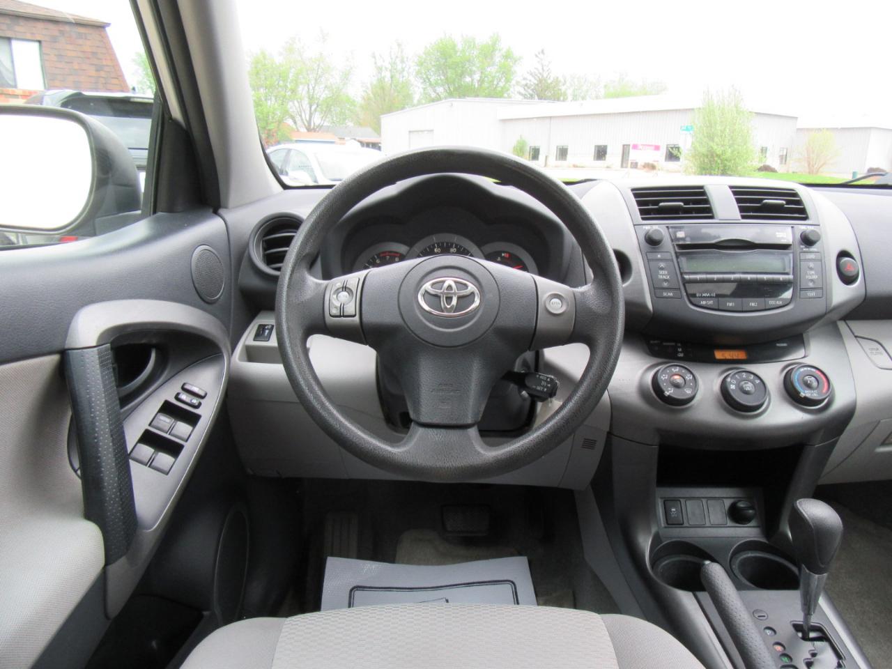 Toyota RAV4 Base 2011