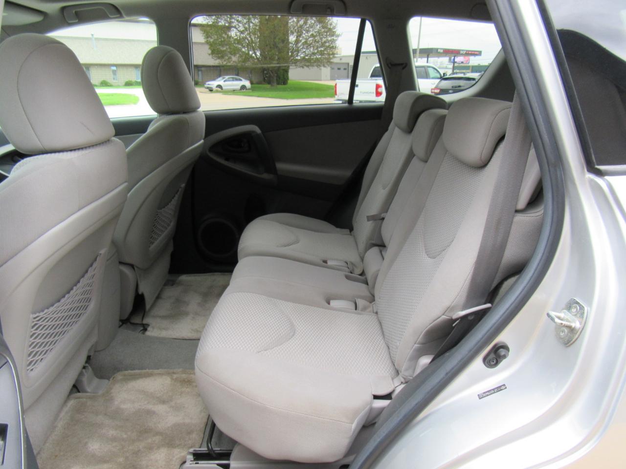 Toyota RAV4 Base 2011