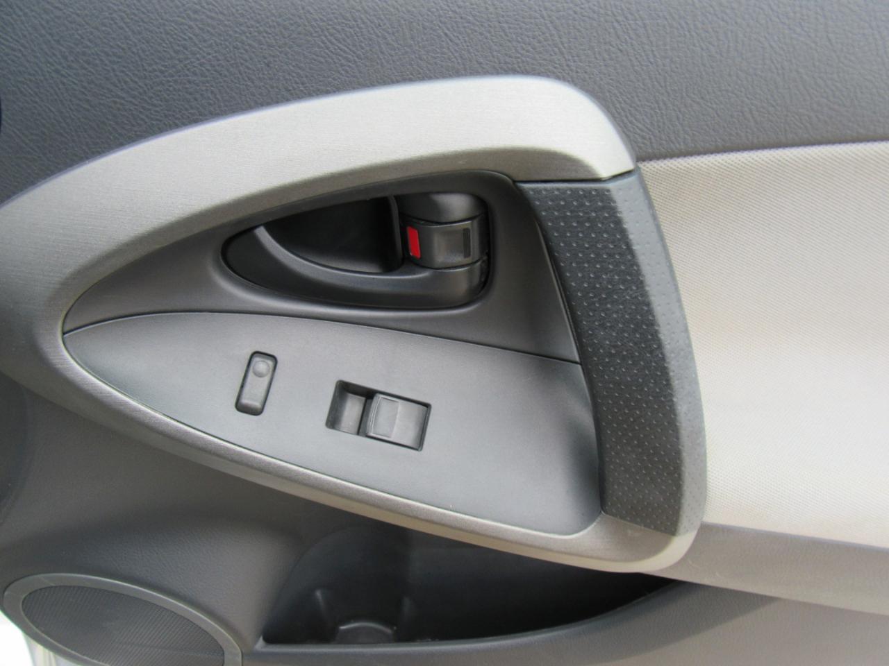 Toyota RAV4 Base 2011