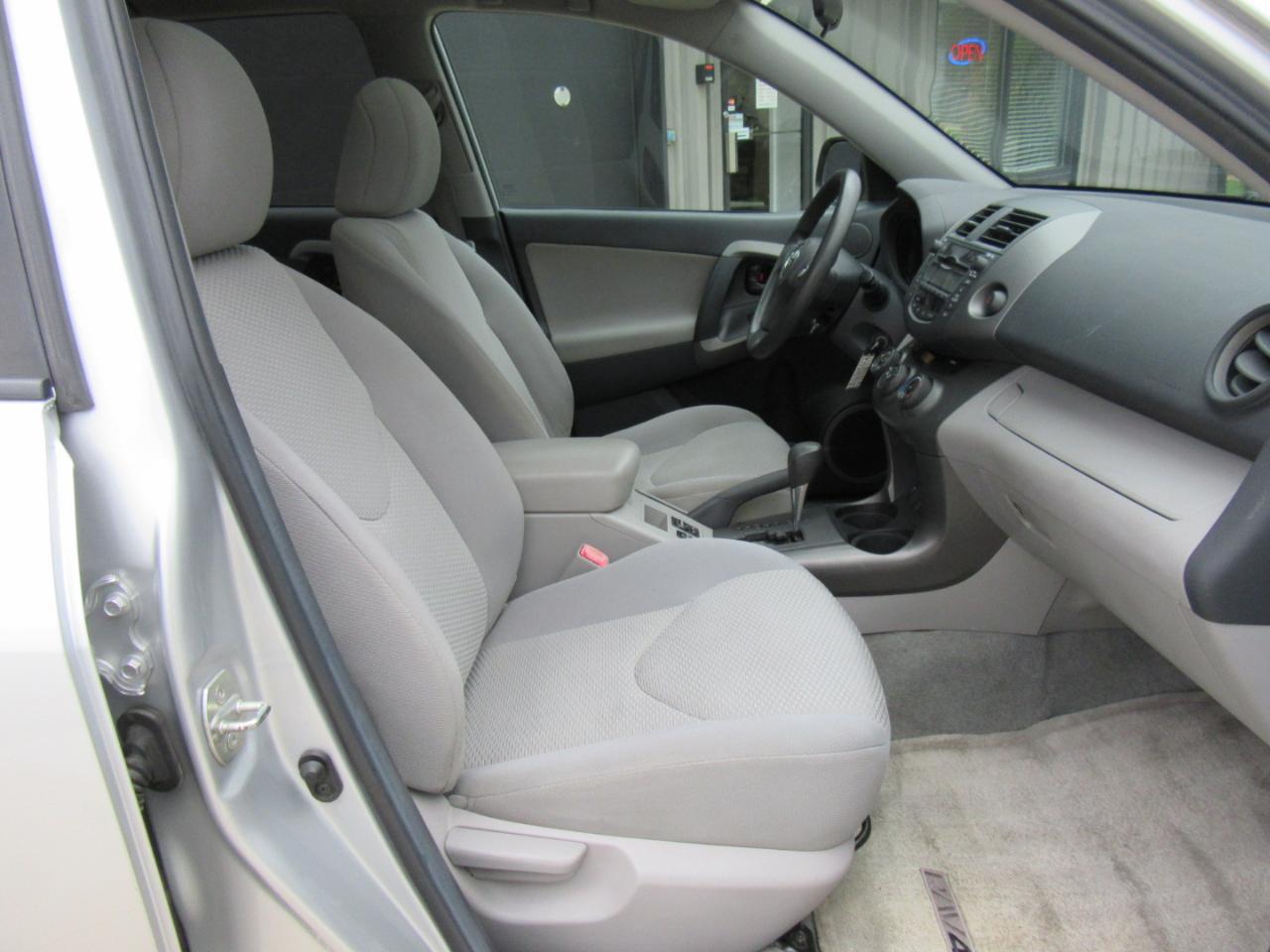 Toyota RAV4 Base 2011