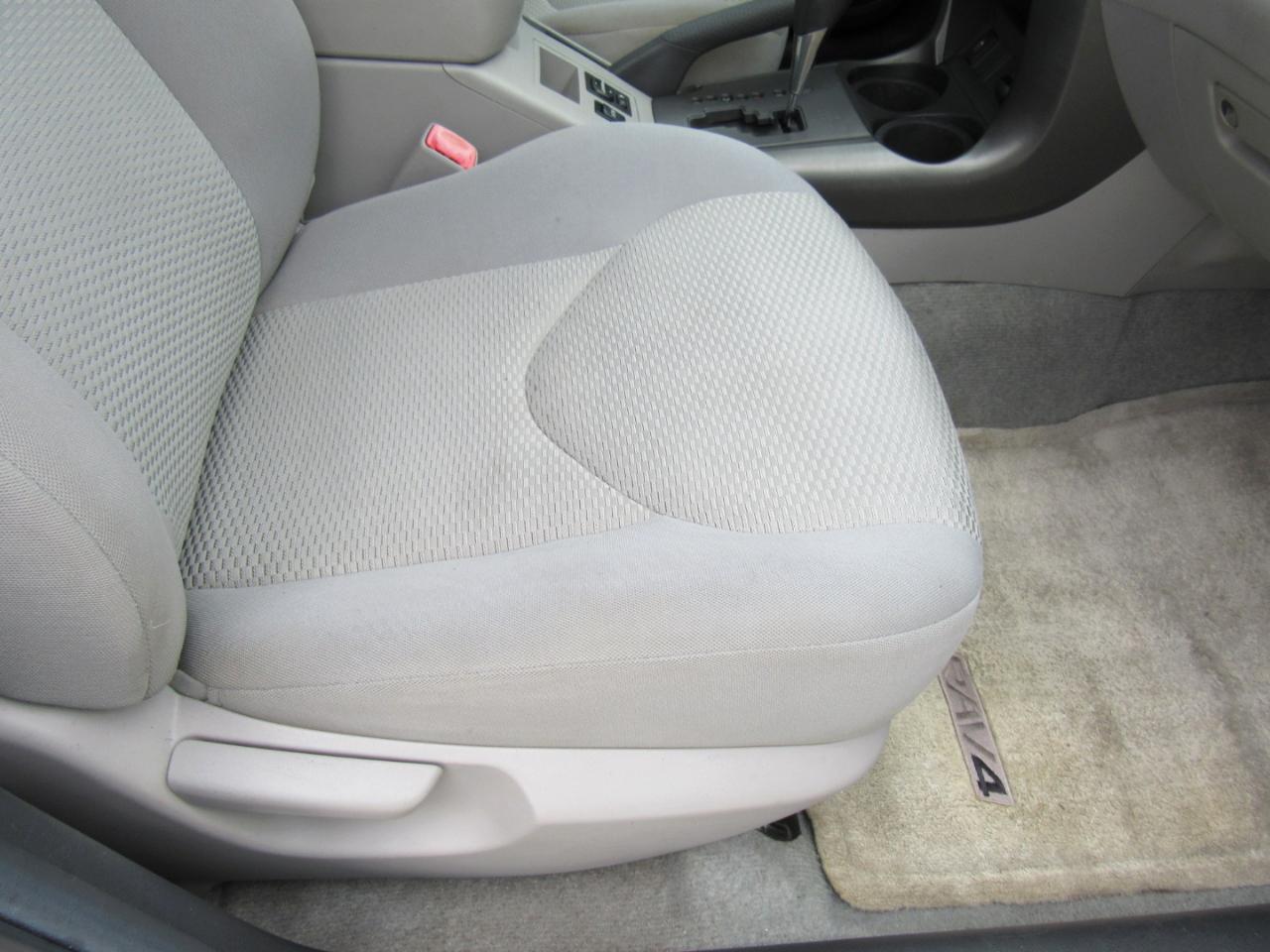 Toyota RAV4 Base 2011