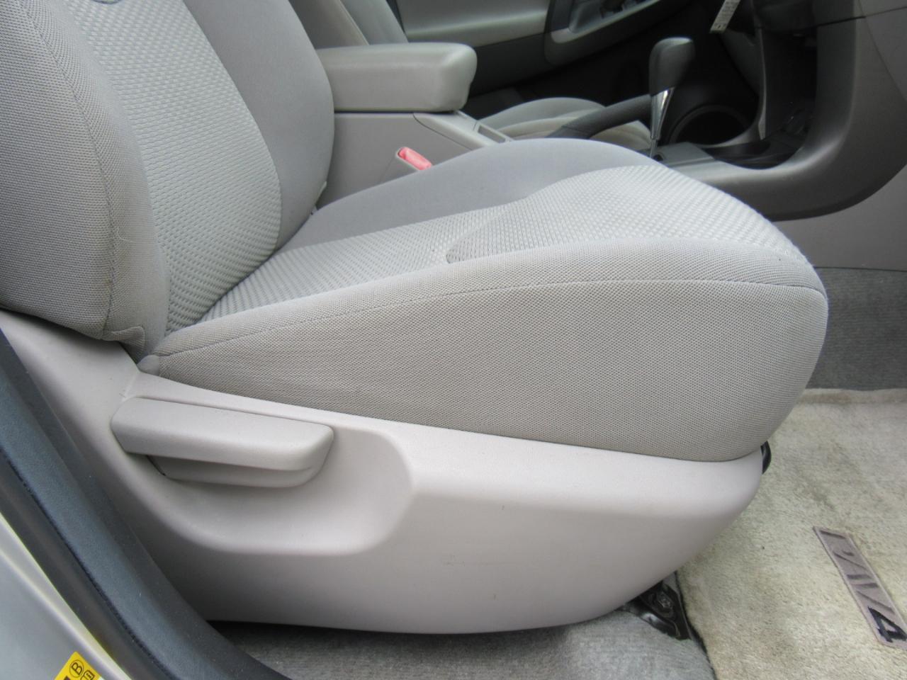 Toyota RAV4 Base 2011