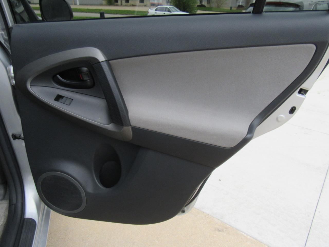 Toyota RAV4 Base 2011