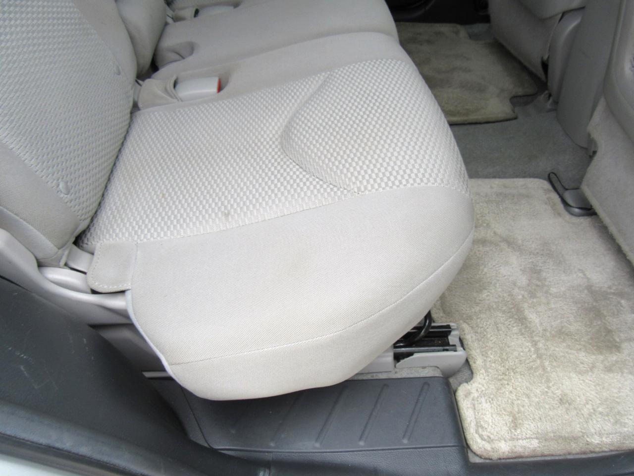 Toyota RAV4 Base 2011