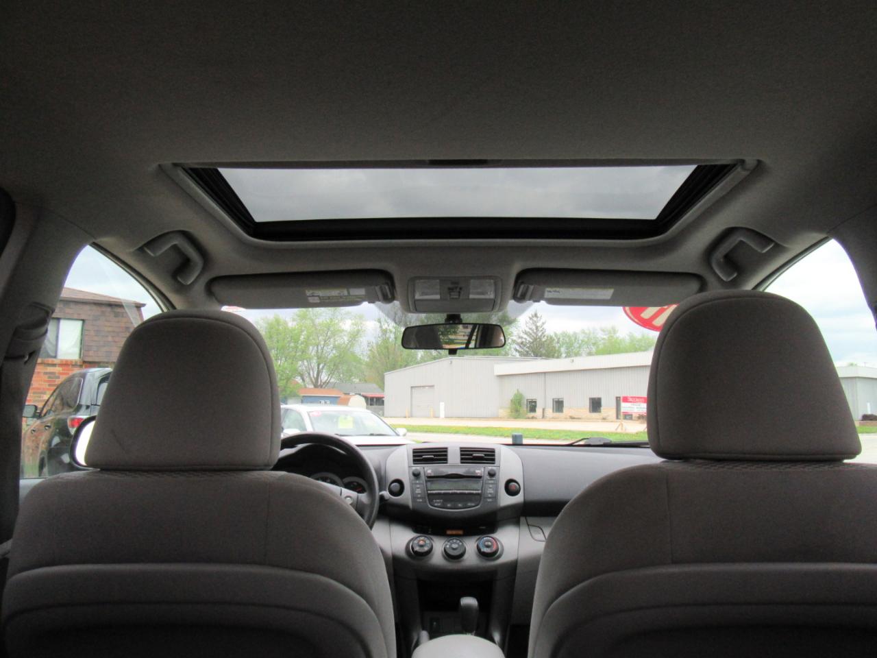 Toyota RAV4 Base 2011