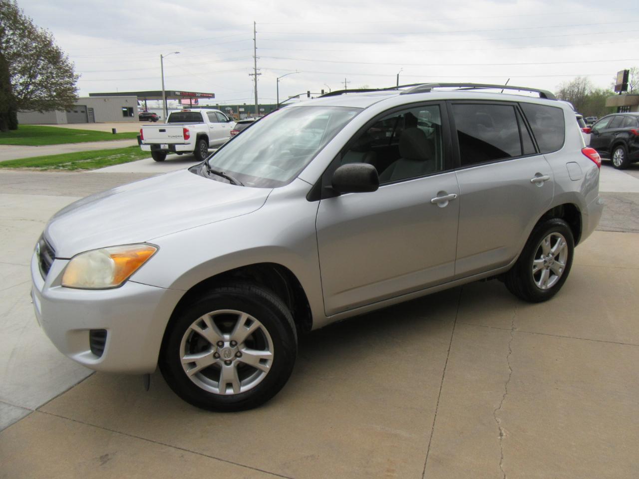 Toyota RAV4 Base 2011