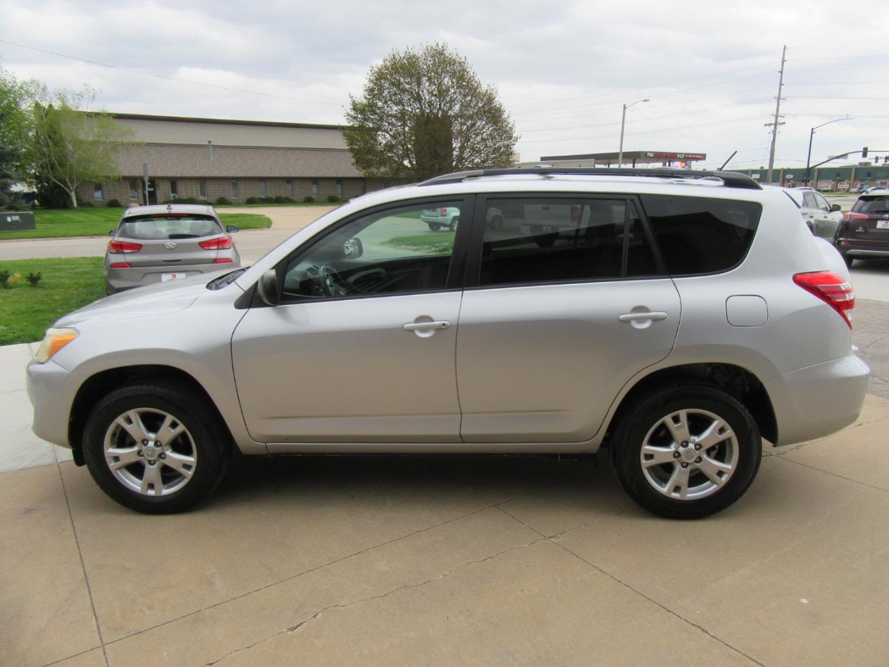 Toyota RAV4 Base 2011