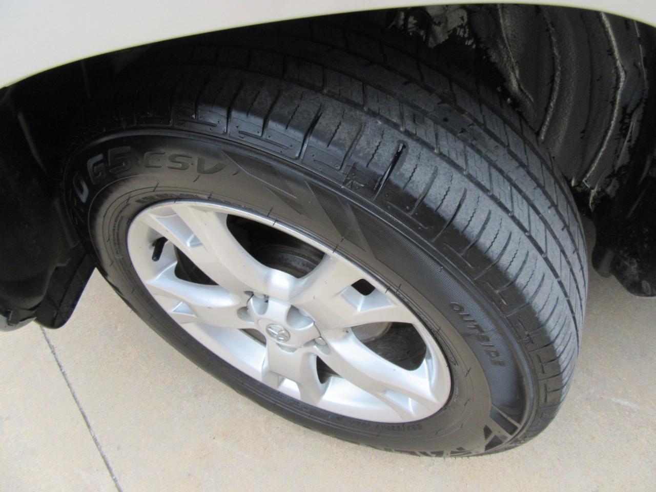 Toyota RAV4 Base 2011