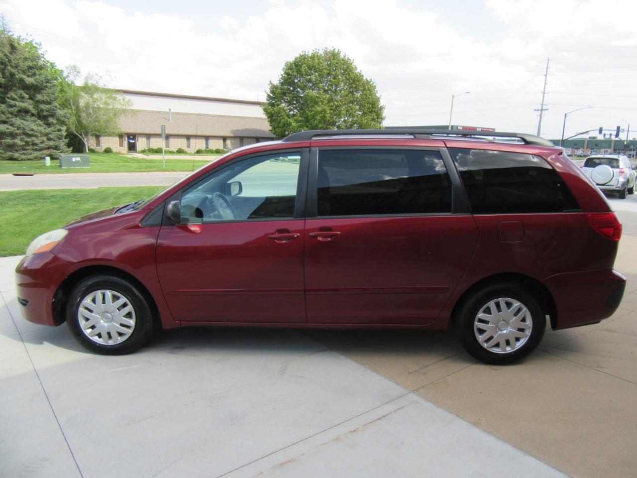 Toyota Sienna LE FWD 7 Passenger 2010