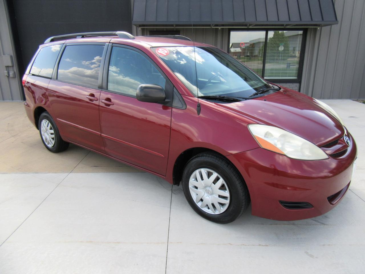 Toyota Sienna LE FWD 7 Passenger 2010