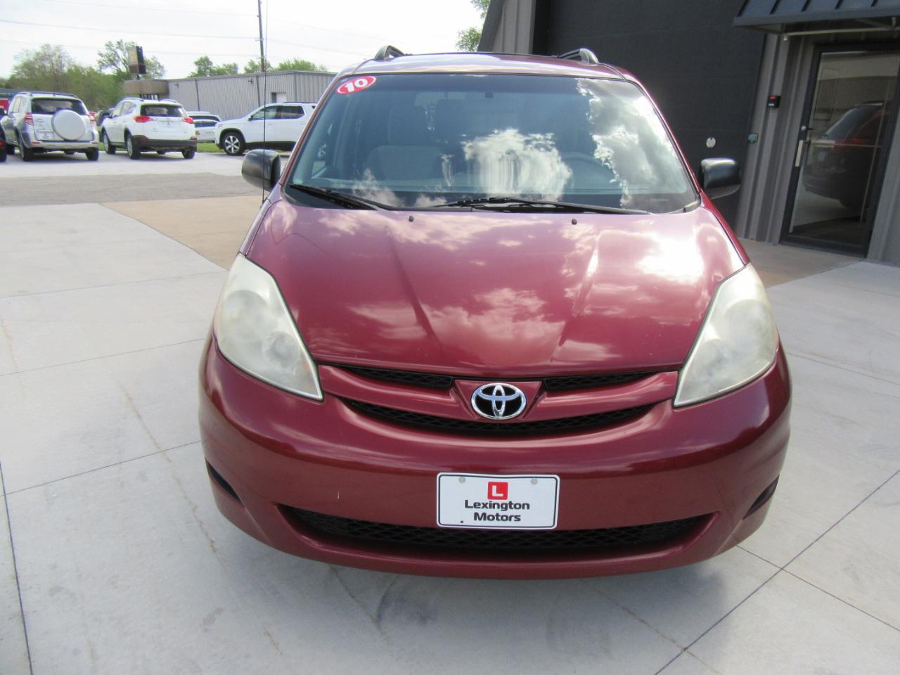 Toyota Sienna LE FWD 7 Passenger 2010