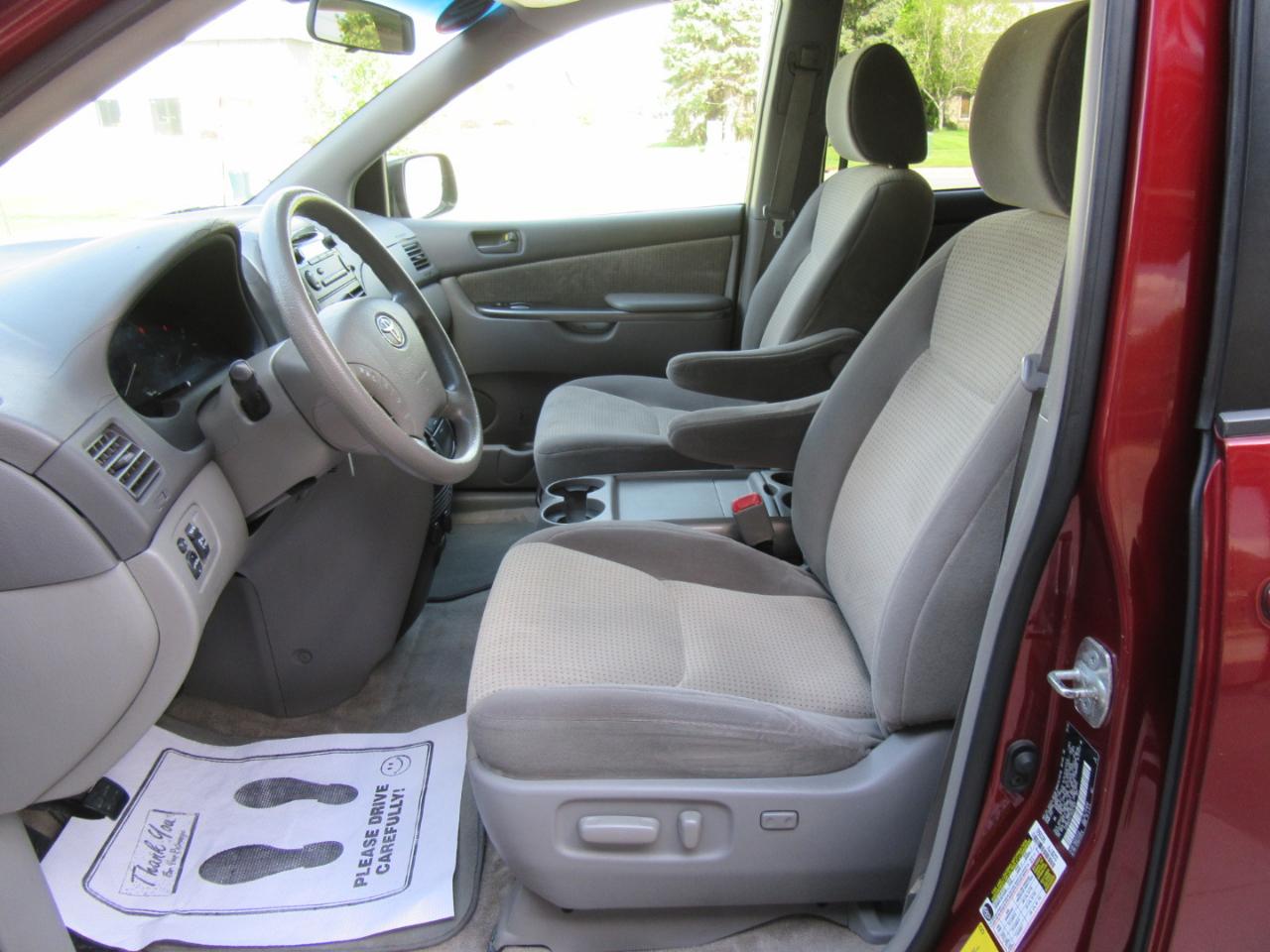 Toyota Sienna LE FWD 7 Passenger 2010