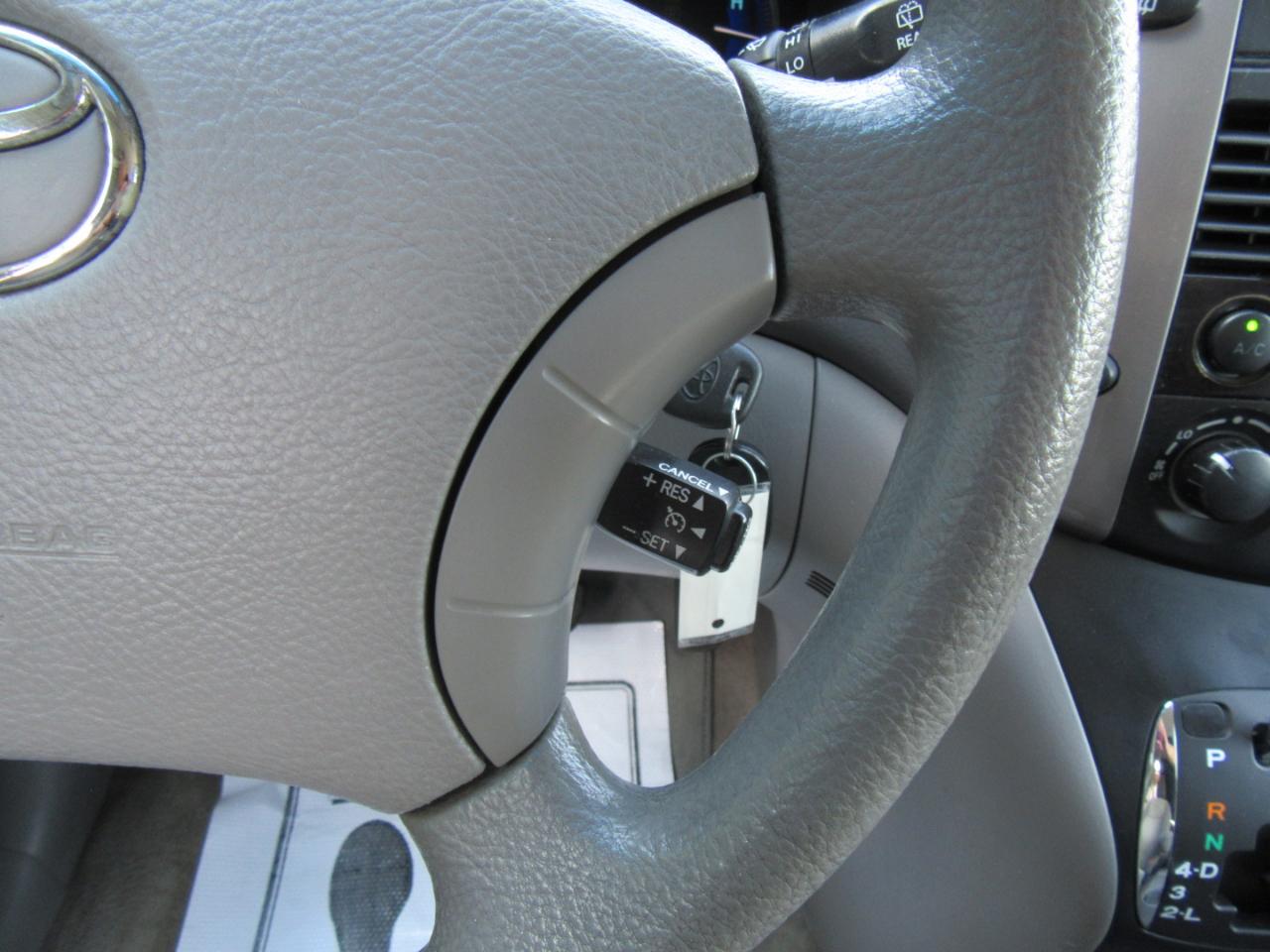 Toyota Sienna LE FWD 7 Passenger 2010