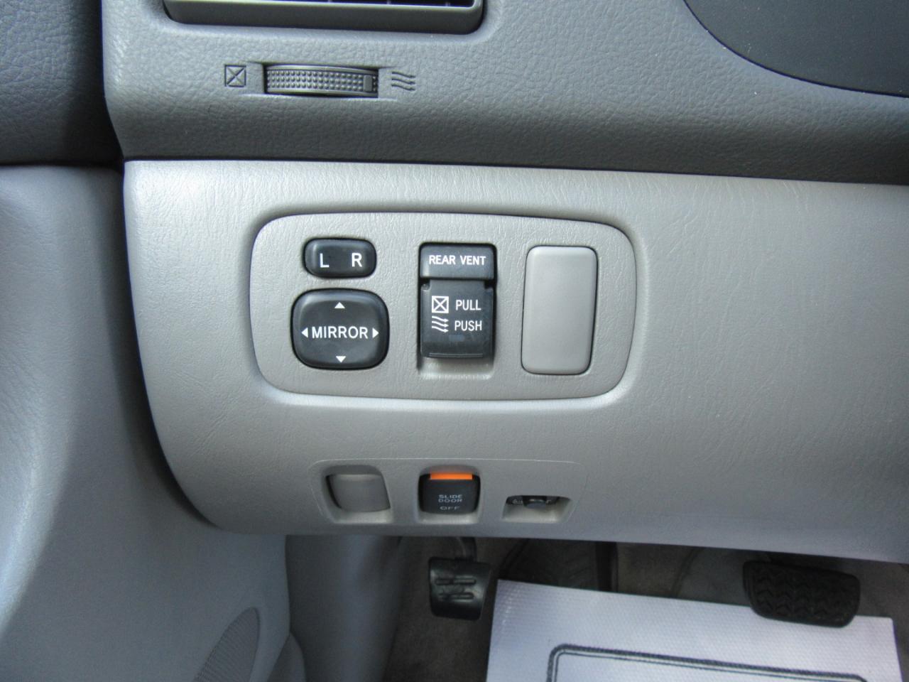 Toyota Sienna LE FWD 7 Passenger 2010