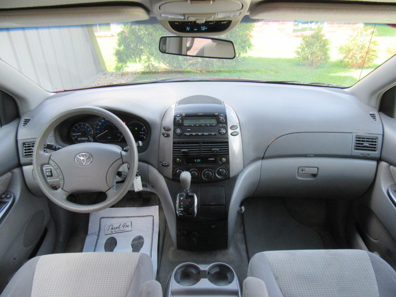 Toyota Sienna LE FWD 7 Passenger 2010
