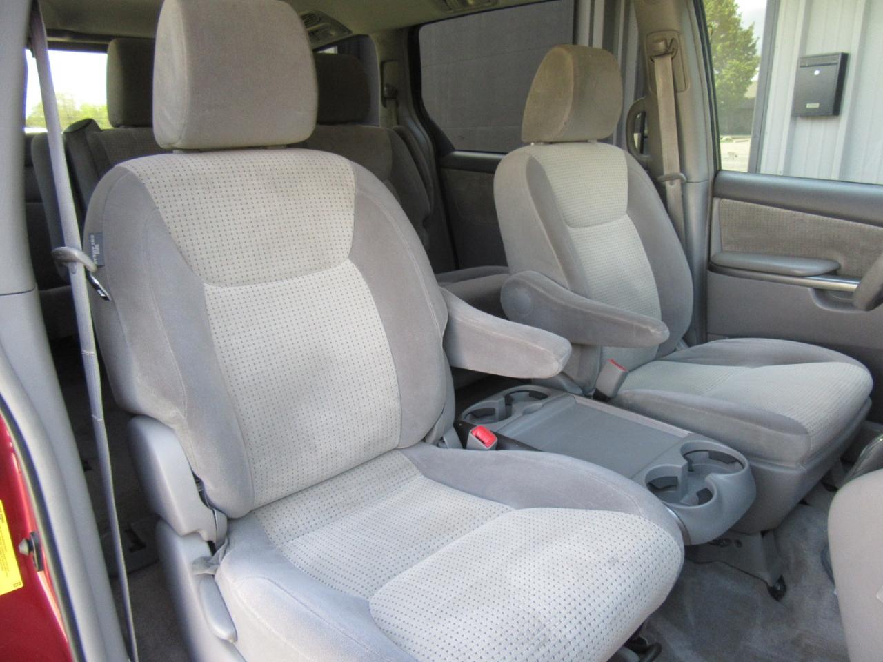 Toyota Sienna LE FWD 7 Passenger 2010
