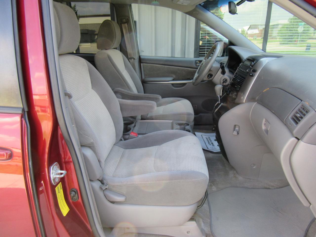 Toyota Sienna LE FWD 7 Passenger 2010