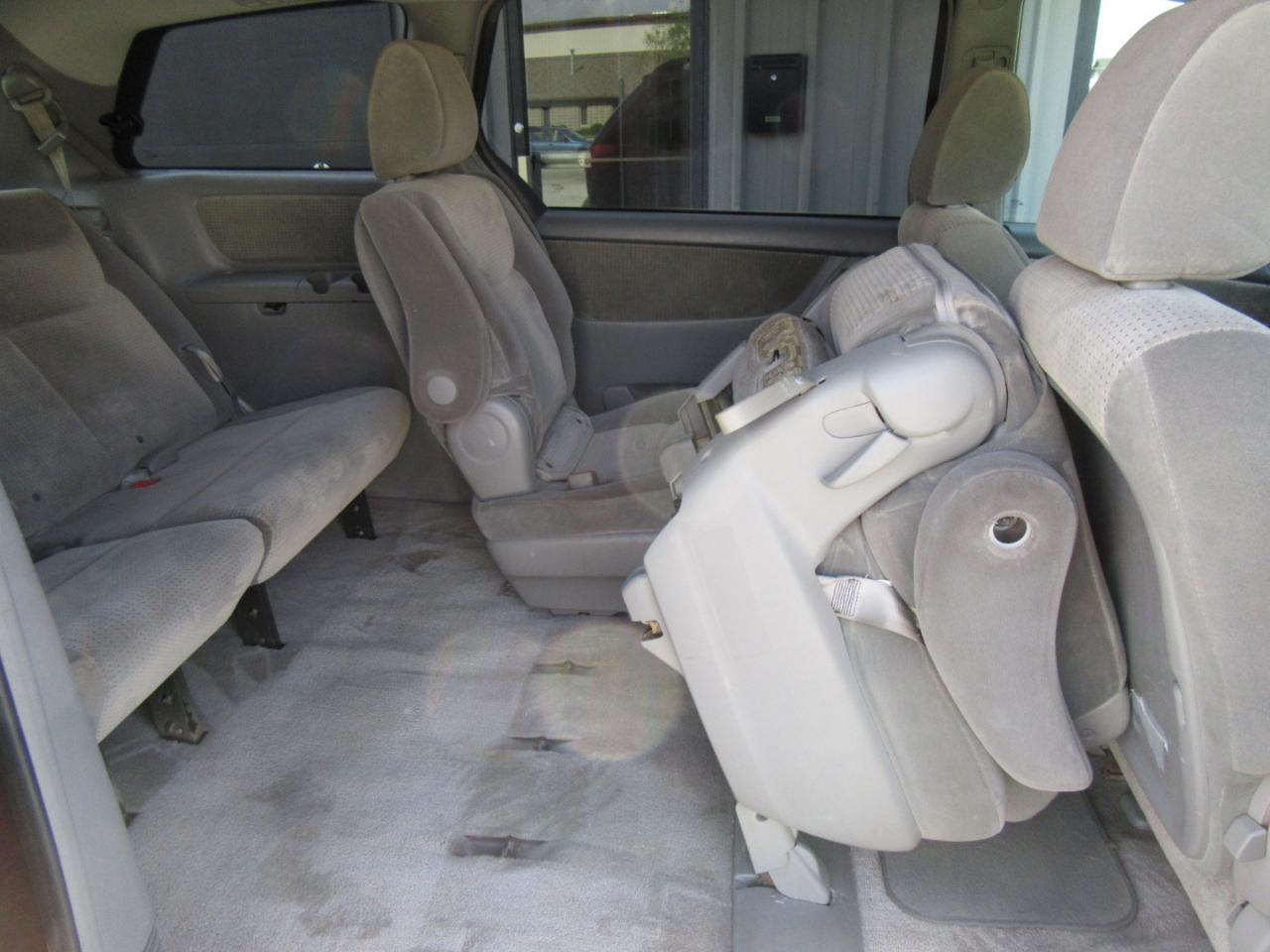 Toyota Sienna LE FWD 7 Passenger 2010