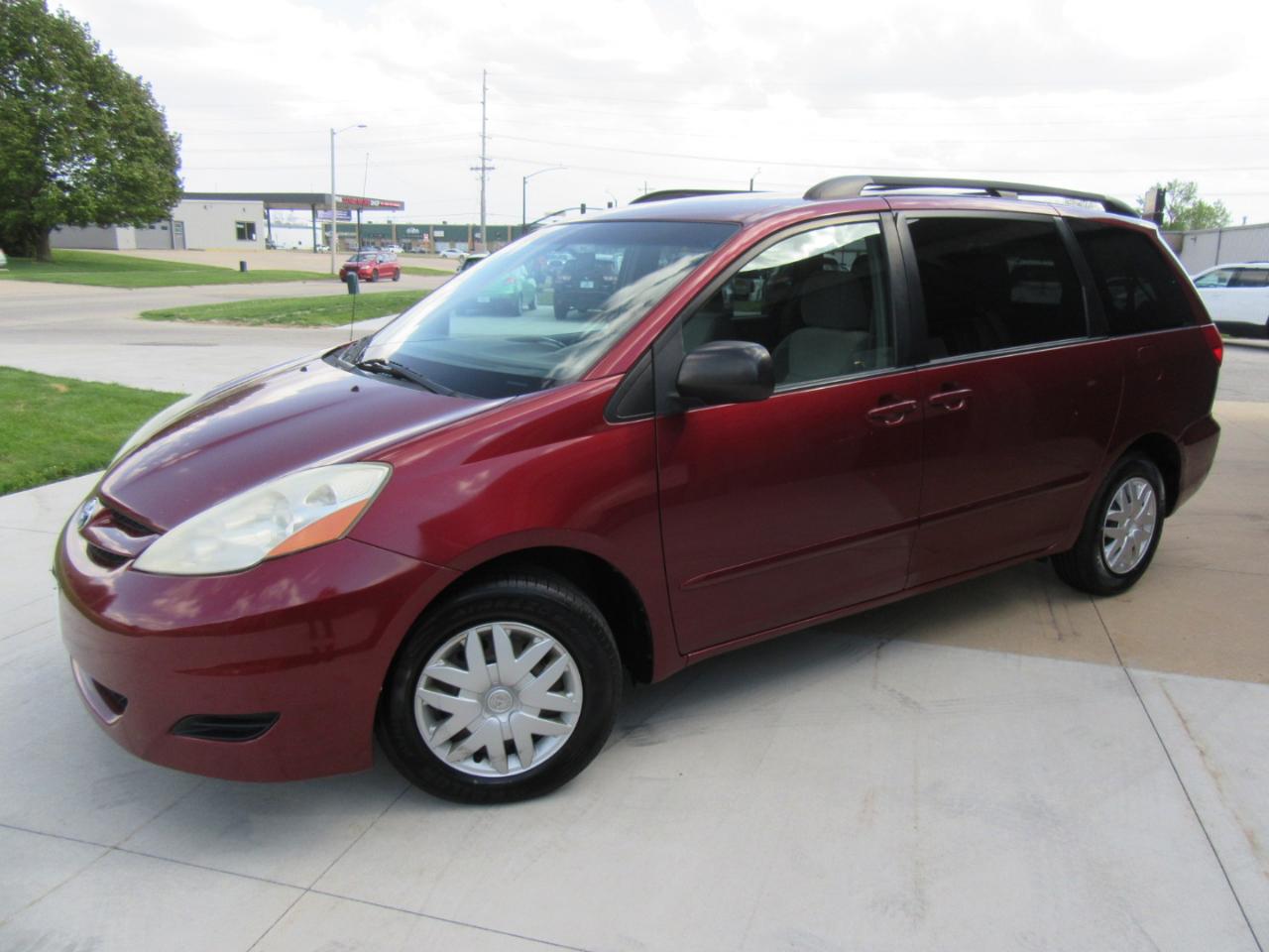 Toyota Sienna LE FWD 7 Passenger 2010