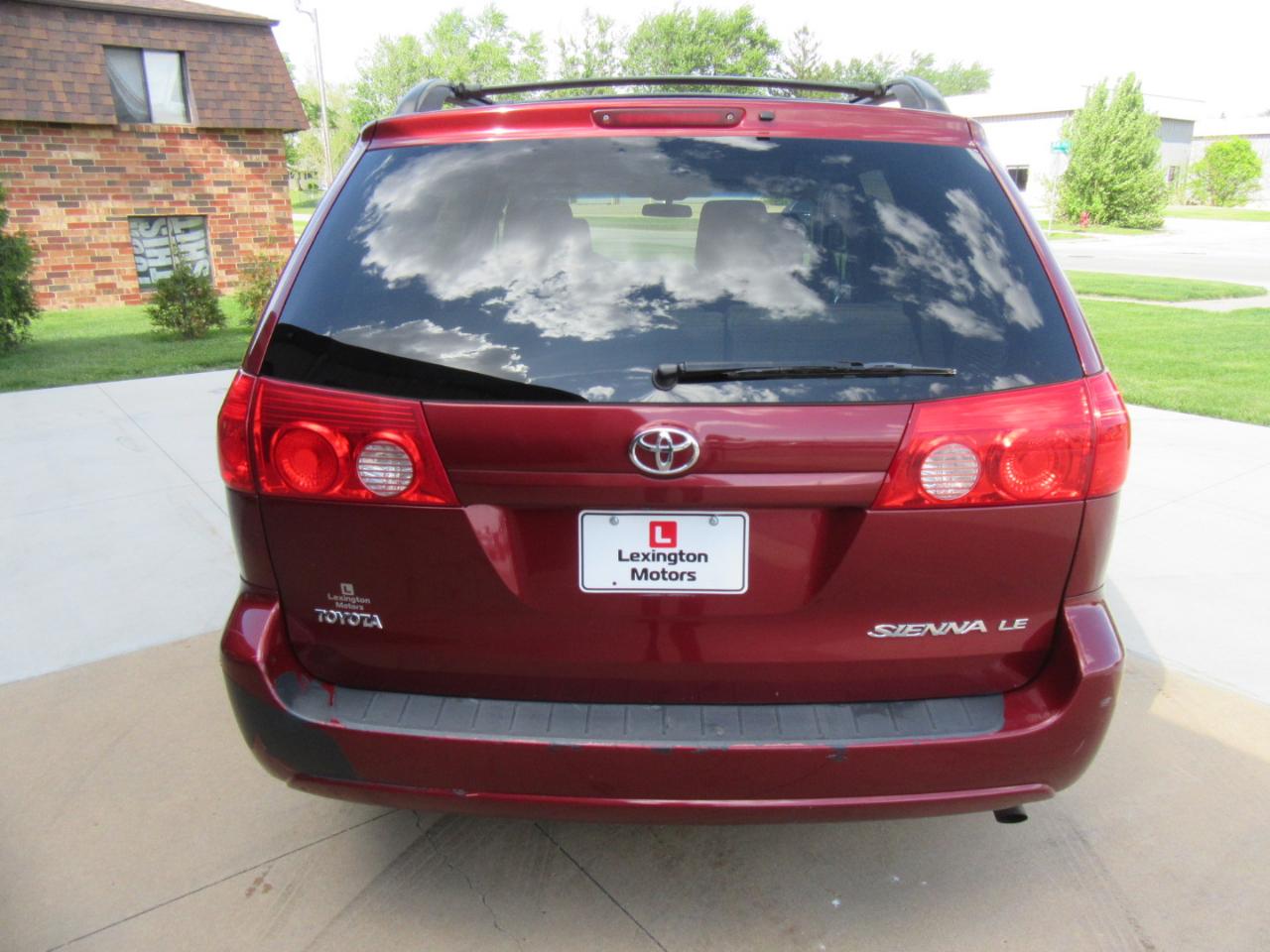 Toyota Sienna LE FWD 7 Passenger 2010